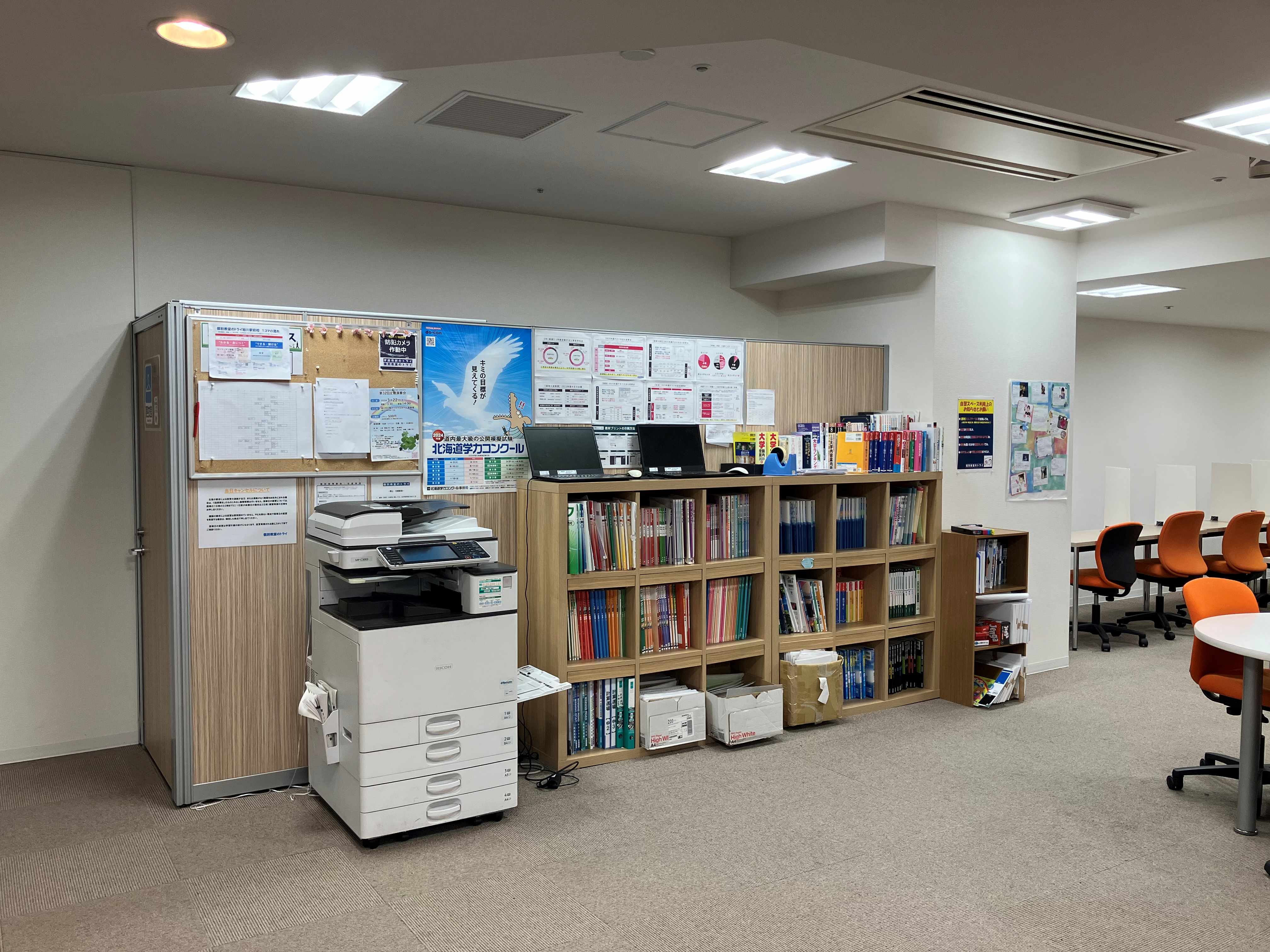 多くの書籍がありいつでも自由に使えます