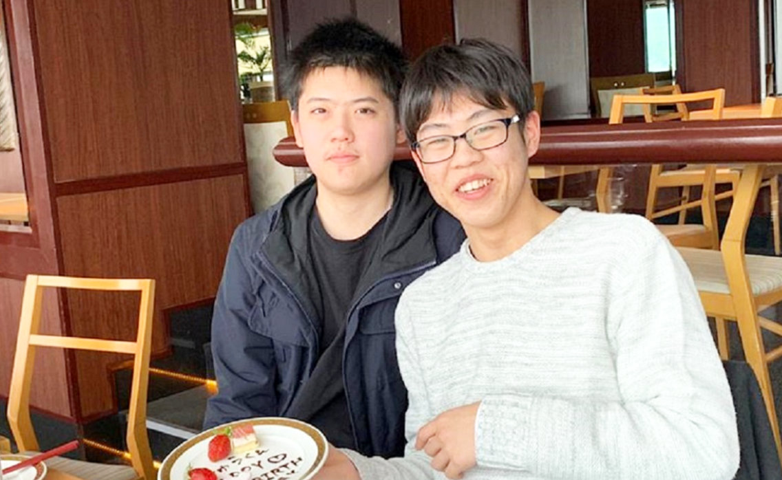 気の合う仲間と公園でリフレッシュタイム