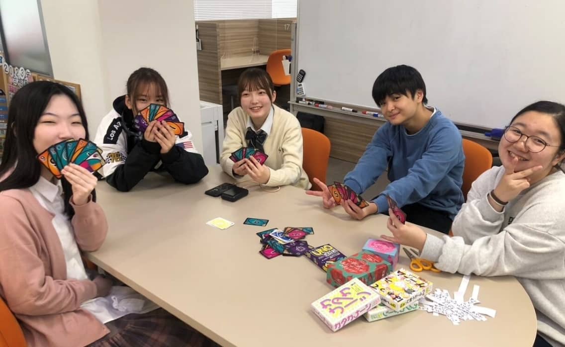 今日はみんなでカードゲーム