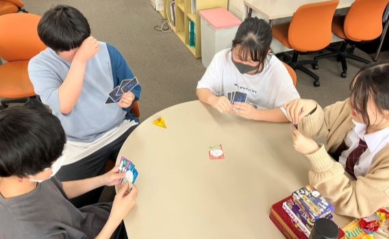 昼休みは生徒さん同士で楽しく過ごします