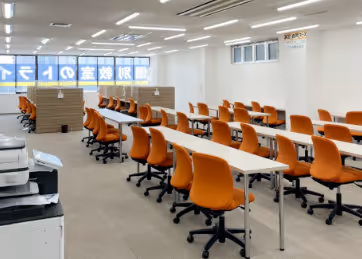 広い自習スペース。開校時間中いつでも利用できます。