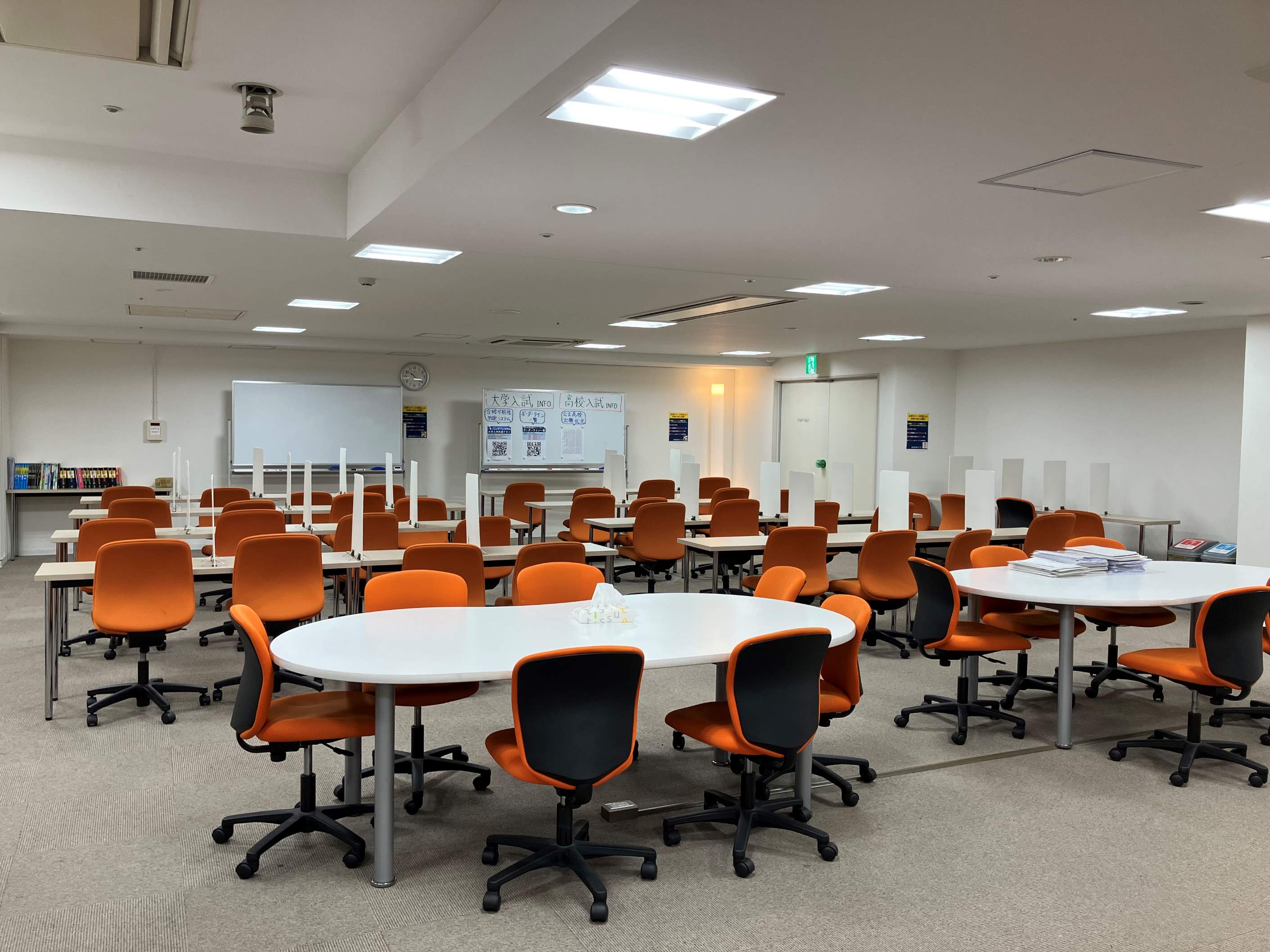 自習やお友達とのおしゃべりに使えるスペース♬