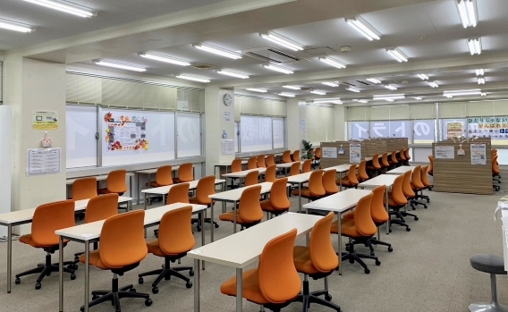 内観　教室全体