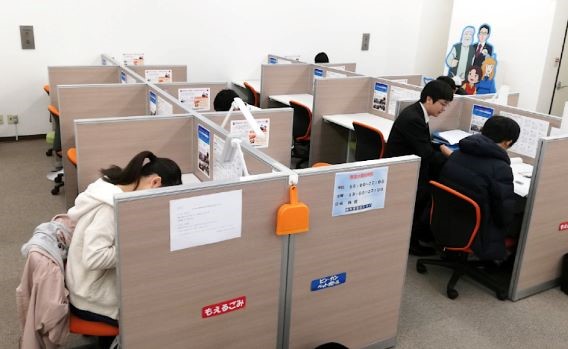 静かなキャンパスで学習もはかどります