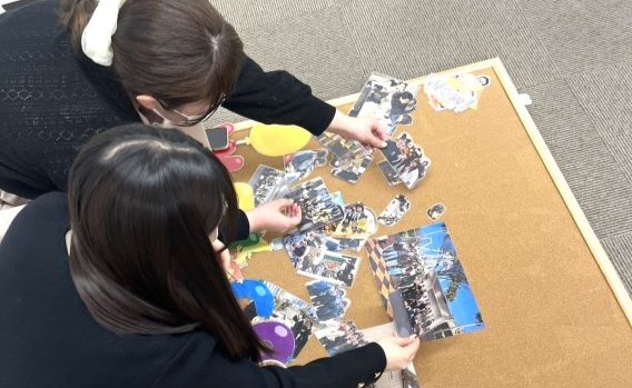キャンパス掲示物作成中......