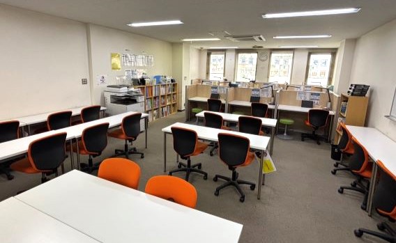 自習やお友だちとのおしゃべりに使えるスペース♬