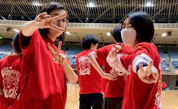 体育祭で「はい、ピース」