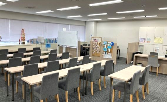明るく清潔感のある教室です